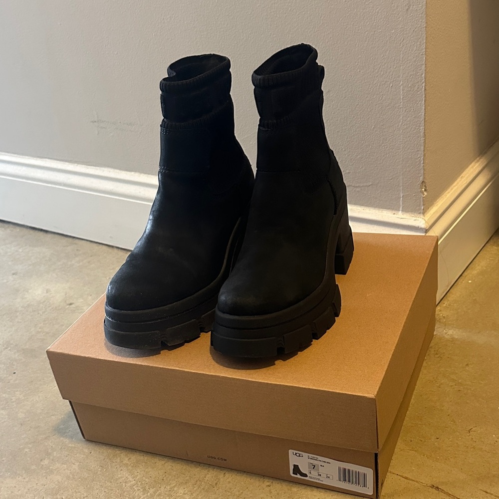 UGG Black Brooklyn Chelsea Boots
